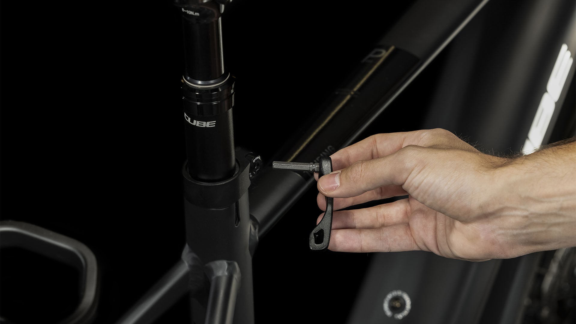 CUBE Touring Hybrid Pro 625 black´n´metal 2024