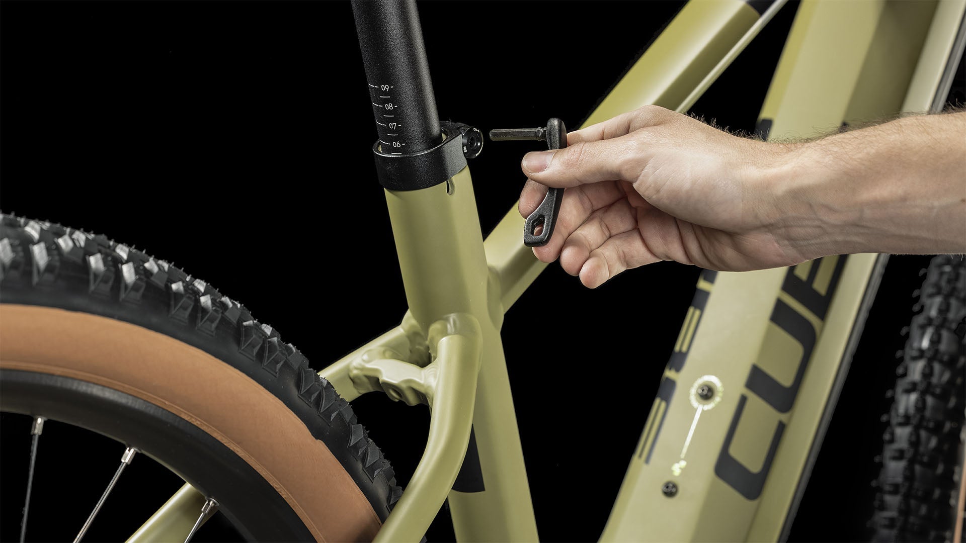 CUBE Reaction Hybrid Race 625 olive´n´green 2024