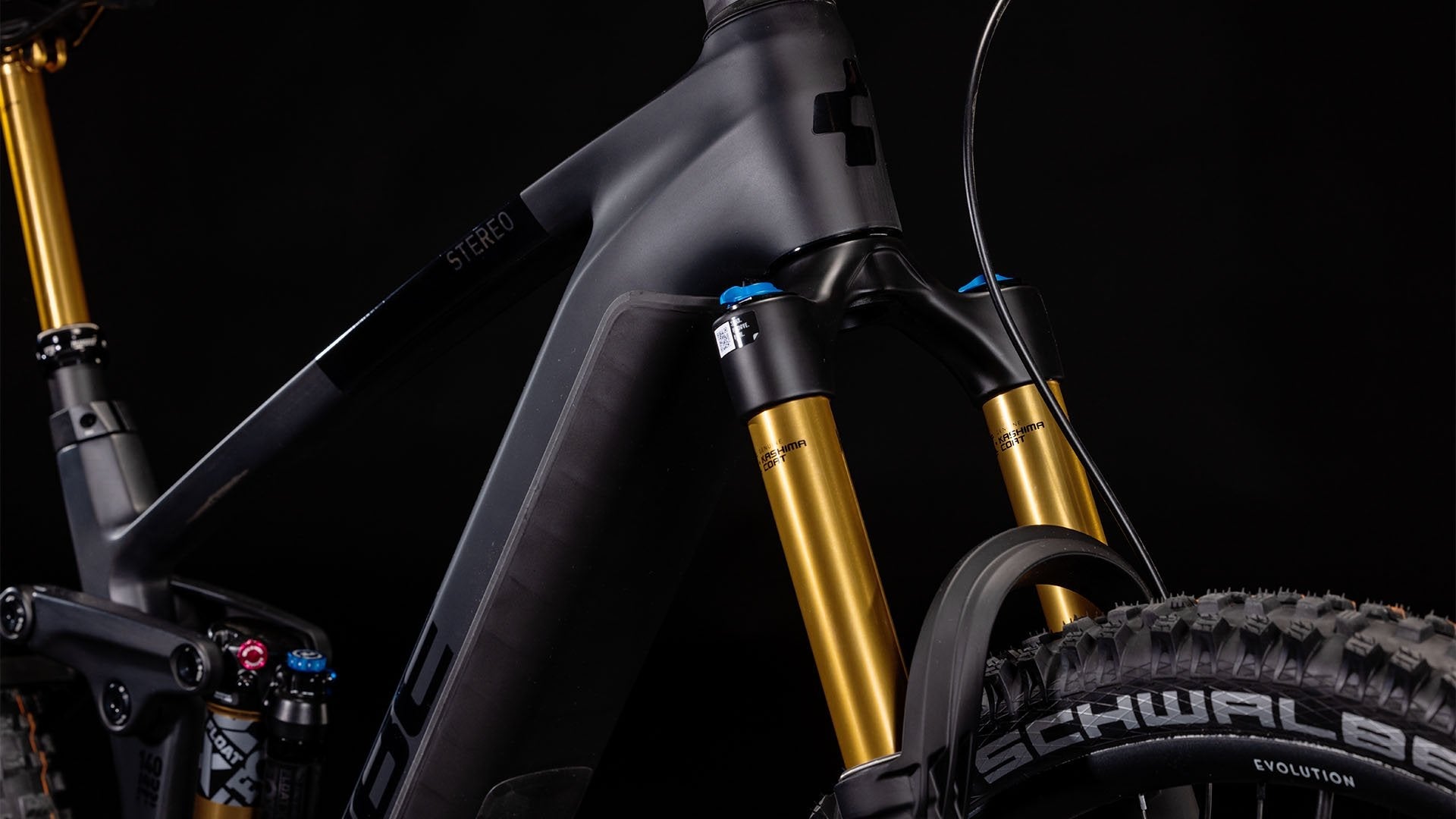 CUBE Stereo Hybrid 140 HPC Actionteam 750 carbon´n´black 2024