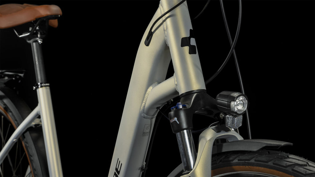 CUBE Touring Pro pearlysilver´n´black Easy Entry 2024